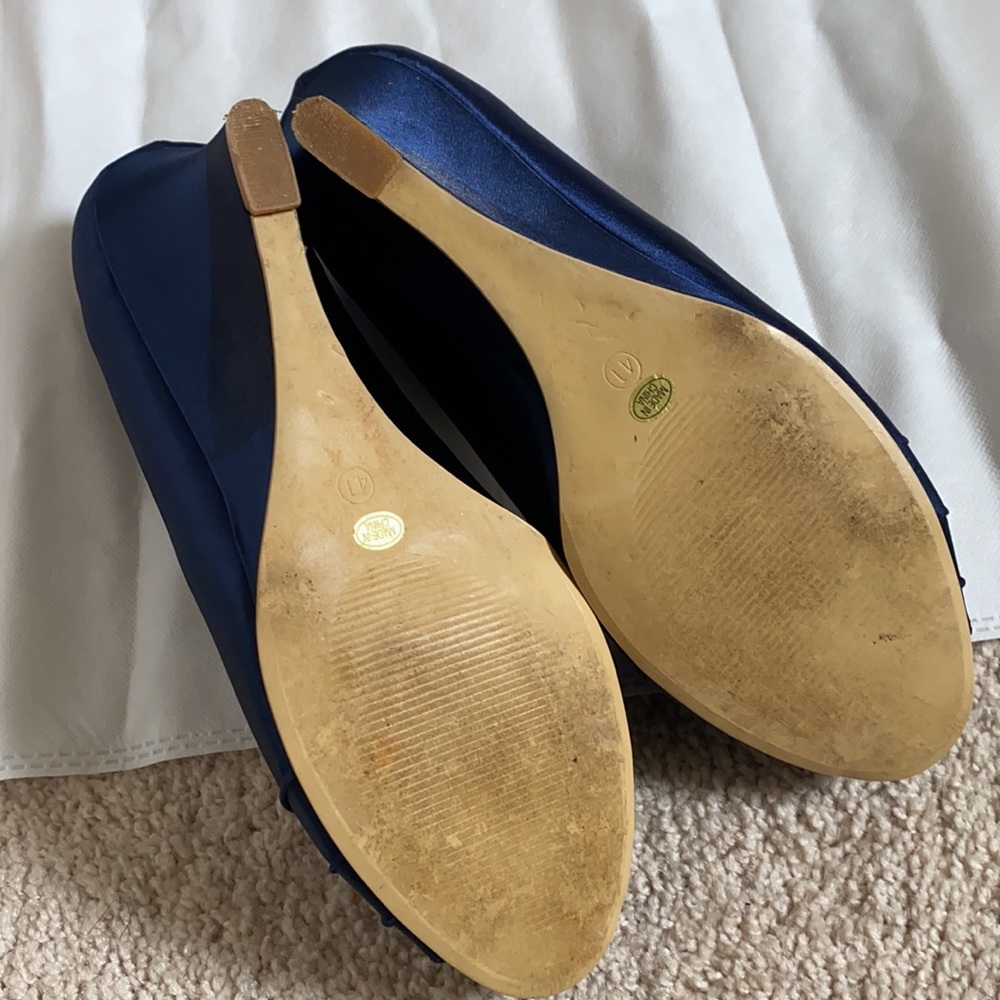 Elegant Park Navy Wedge Heels Gem